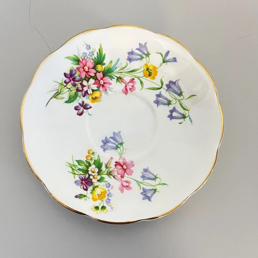 Vintage Queen Anne Bone China‎ England Teacup and Saucer Set Floral Gold Trim